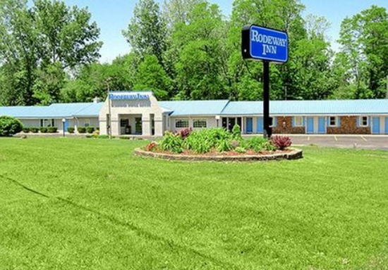 Chester Motel (Econolodge) - As Rodeway Inn (newer photo)